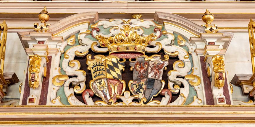 Foto: Staatliche Schlösser und Gärten Baden-Württemberg, Jürgen Franke Residenzschloss Urach, Detailansicht Wappen im Goldenen Saal